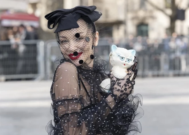 Ее называют последней любовью Бориса Березовского! Российская модель в откровенном наряде на Неделе моды в Париже