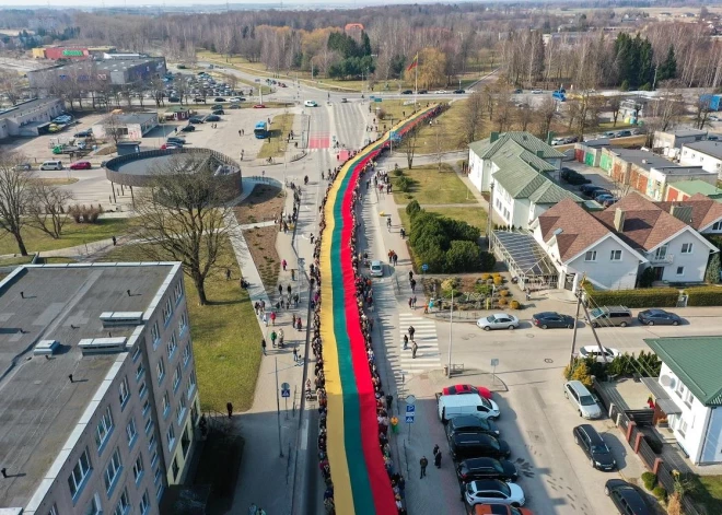 Lietuvas mazpilsētā Gargždos, kas atrodas netālu no Klaipēdas, 2025. gada 11. martā krāšņi nosvinēta Neatkarības atjaunošanas 35. gadskārta.