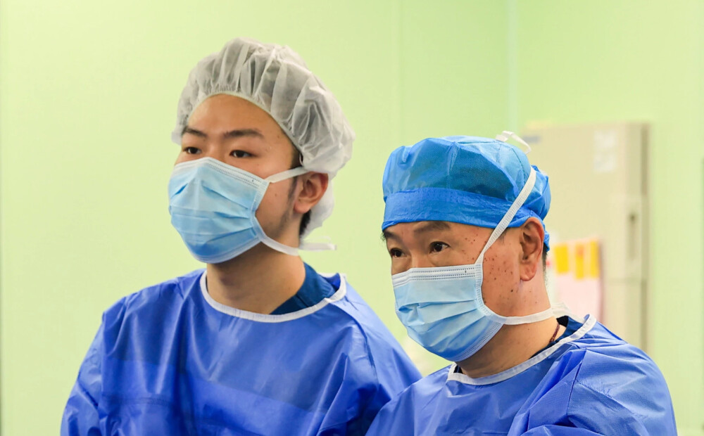 Covid-19 pandēmija visticamāk nāca no Ķīnas laboratorijas, norāda Vācijas izlūkdienests