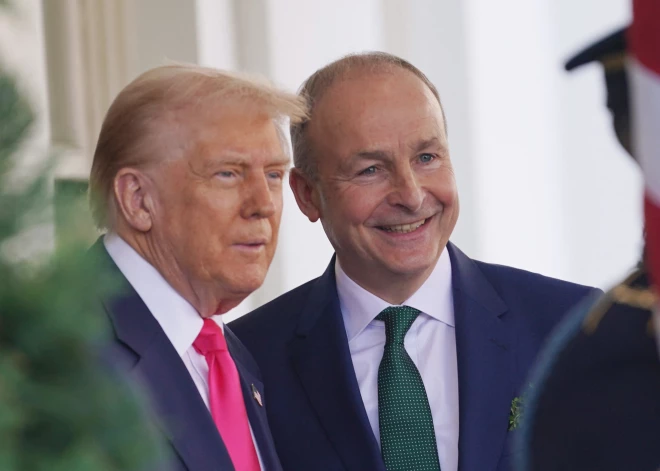 Tramps sola tarifu karā uzveikt Eiropas Savienību, tikmēr tarifu skartās valstis sola atbildes soļus