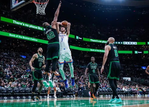 "Celtics" mājās ar rezultātu 112:118 (30:33, 30:30, 28:25, 24:30) zaudēja Oklahomasitijas "Thunder" komandai.