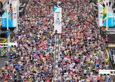 Tokijas maratonā piedalījies tūkstošiem skrējēju. 