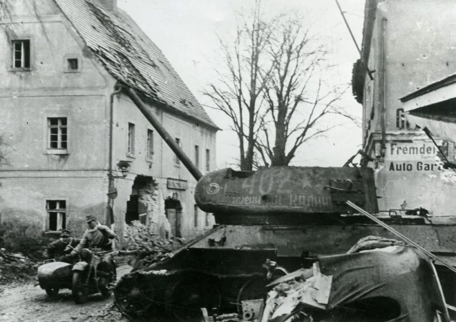 Kadrs no nacistiskās Vācijas propagandas materiāliem. Iebrukums Liepājā. 1941. gada 26.  – 27. jūnijs. 