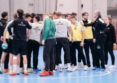 Latvijas izlases handbolisti gatavojas spēlei (foto: Latvijas Handbola federācija)