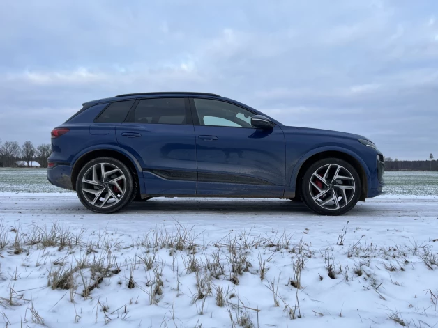 "Audi Q6 e-tron" elektromobilis.