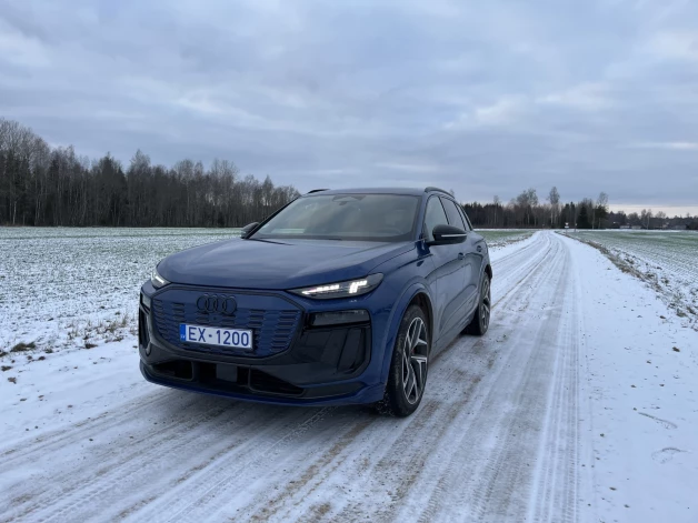 "Audi Q6 e-tron" elektromobilis.