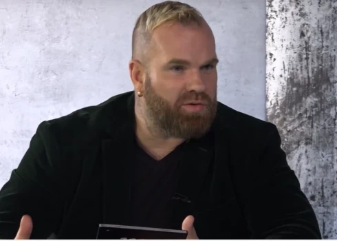 Kivičs kopā ar domubiedriem filmēs dokumentālo filmu "Nozagtais tēvs".