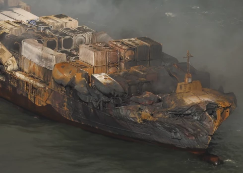 Ziemeļjūras kuģu sadursmes lietā aizturētais kapteinis apsūdzēts par jūrnieka nāvi. 