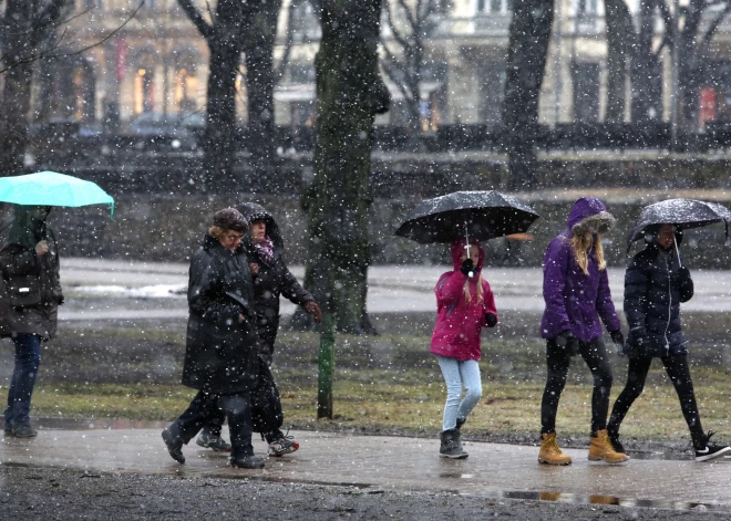 В воскресенье по всей Латвии ожидаются осадки