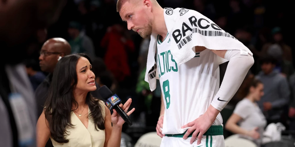 Kristaps Porziņģis jau savā atgriešanās spēlē bija viens no galvenajiem "Celtics" panākuma kaldinātājiem un par to nopelnīja arī pēcspēles interviju turpat uz laukuma.