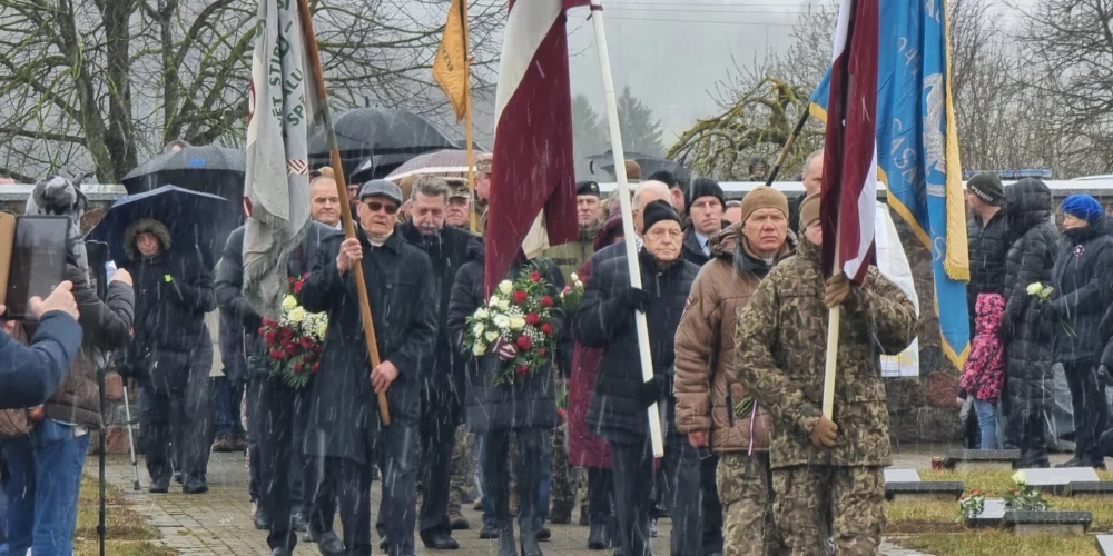 Otrajā pasaules karā karojušo latviešu leģionāru piemiņas pasākums Lestenē, Tukuma novadā.