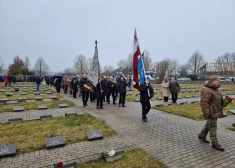 Kritušo leģionāru piemiņas godināšana Tukuma novada Lestenes Brāļu kapos (foto: Mārtiņš Ziders)