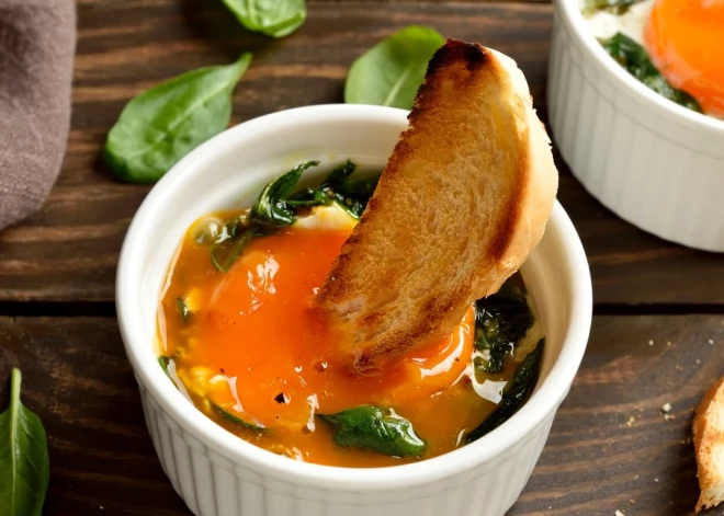 Pavasara garša: krāsnī ceptas olas ar puraviem un pesto