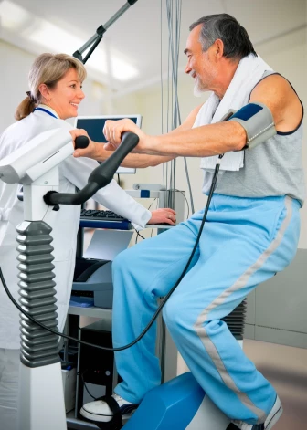 Pārbauda veselību pie ārsta