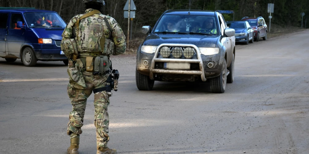 Latvijas robežpunktus ar Krieviju un Baltkrieviju "Pāternieki", "Grebņeva" un "Terehova" tiks atļauts šķērsot tikai ar automašīnām.