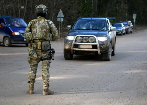 Latvijas robežpunktus ar Krieviju un Baltkrieviju "Pāternieki", "Grebņeva" un "Terehova" tiks atļauts šķērsot tikai ar automašīnām.