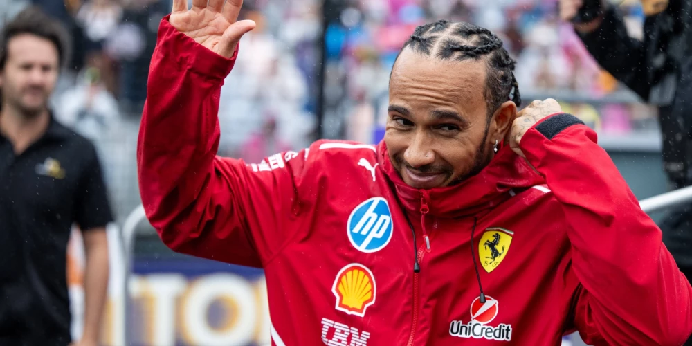 Septiņkārtējais F-1 pasaules čempions Lūiss Hamiltons nav apmierināts ar debiju leģendārajā "Ferrari" komandā.