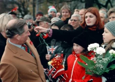 Velsas princis Čārlzs piedalās ziedu nolikšanas ceremonijā pie Brīvības pieminekļa. 