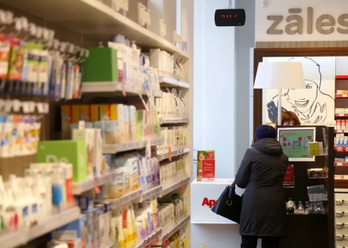 Valsts karavīriem plāno segt maksu par farmaceita pakalpojumu aptiekās.
