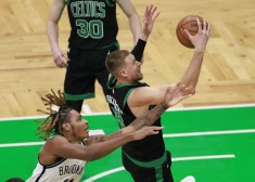 Porziņģis spoži izceļas ar 25 punktiem, kļūstot par "Celtics" līderi uzvarā pār "Nets"