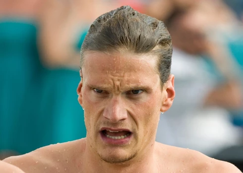 Janiks Aņēls pauž, ka viņa seksuālās attiecības ar tolaik 13 gadus veco metieni bijušas pēc abu vēlēšanās.