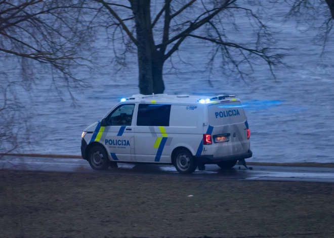 Par bēgšanu no policijas transportlīdzekļu vadītājiem plāno noteikt kriminālatbildību