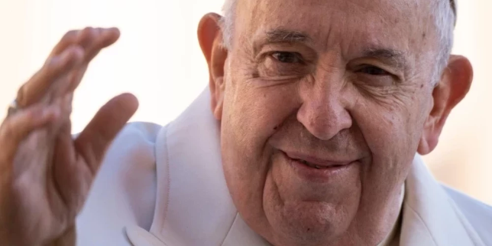 Neskatoties uz veselības uzlabojumiem, pagaidām nav skaidrs, kad Francisks varētu atstāt slimnīcu.