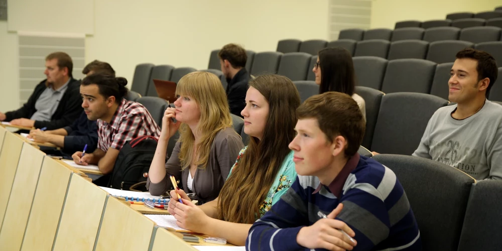 Augstskolas varēs rīkot studentu uzņemšanu pirms centralizēto eksāmenu rezultātu izziņošanas.