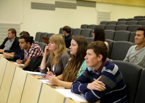 Augstskolas varēs rīkot studentu uzņemšanu pirms centralizēto eksāmenu rezultātu izziņošanas.