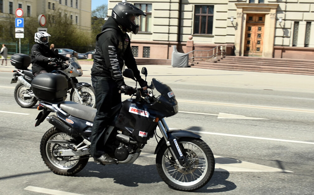 Motosezonas sākums tuvojas, bet tas vēl nav sācies, ātrummīļus brīdina eksperti
