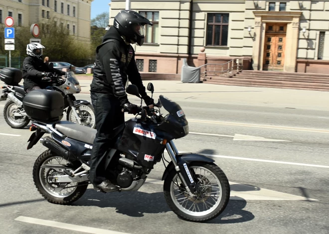 Motosezonas sākums tuvojas, bet tas vēl nav sācies, ātrummīļus brīdina eksperti