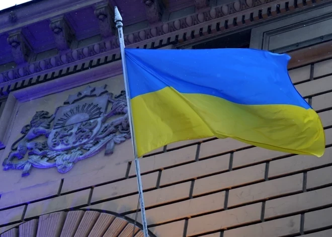 Следует ли вставать при исполнении гимна Украины? Этот вопрос вызвал ожесточенные споры депутатов Сейма