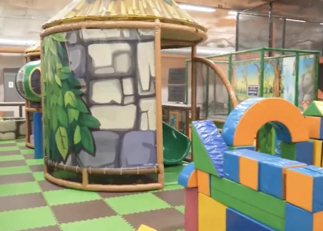 VIDEO: labāk kā daudzās viesnīcās! Somija atrāda savu patvertni, kurā var paglābties 6000 cilvēki