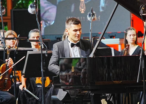 Beidzamos gados ļoti retas ir kļuvušas Vestarda Šimkus uzstāšanās Latvijā. 2023. gada vasarā viņš muzicēja uz Dzintaru kocertzāles skatuves "Jūrmalas festivālā".