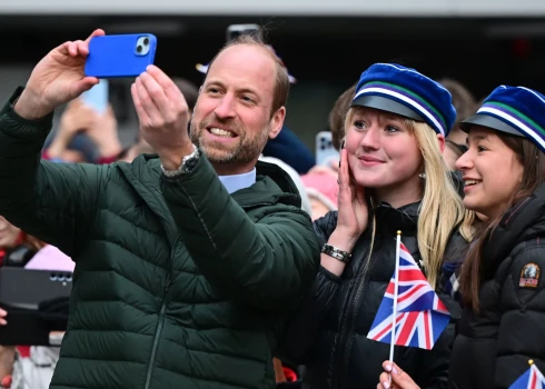 Prince William meeting crowds and posing for a selfie after a workshop with Cleantech Association