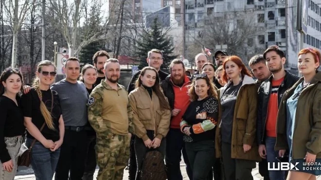 Vairāki "skolas" pasniedzēji ir Krievijas propagandas sistēmas vadošās personas.