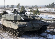 Kanādas armijas tanks "Leopard 2" militārajās apmācībās Ādažos 2025. gada 25. februārī.