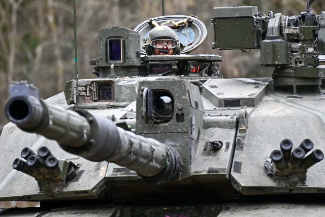 Принц Уильям посетил учебный полигон в лагере Тапа, чтобы узнать, как военнослужащие полка Мерсия используют различные виды вооружения и осваивают новые методы подготовки и тактики ведения операций.