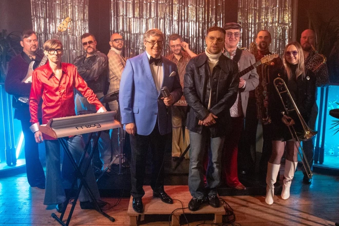 Koncertprogrammā “Pasaulīte” apvienojušies enerģētiskā grupa "Very Cool People", gadu desmitiem tautā iecienītais dziedātājs Žoržs Siksna un leģendārais reperis Ozols, viņiem pievienosies arī dziedātāja Daniela Mase.