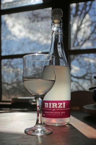 Labanovsku ģimene – Līvija Letīcija un Ervins, kuriem šeit pieder apmēram 37 hektāri zemes un jaunas idejas aug kā sēnes pēc lietus.