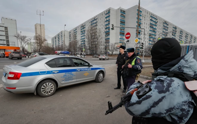 Подразделение Росгвардии прибыло к «Крокусу» только в 21:06 — больше чем через час после первого сообщения.