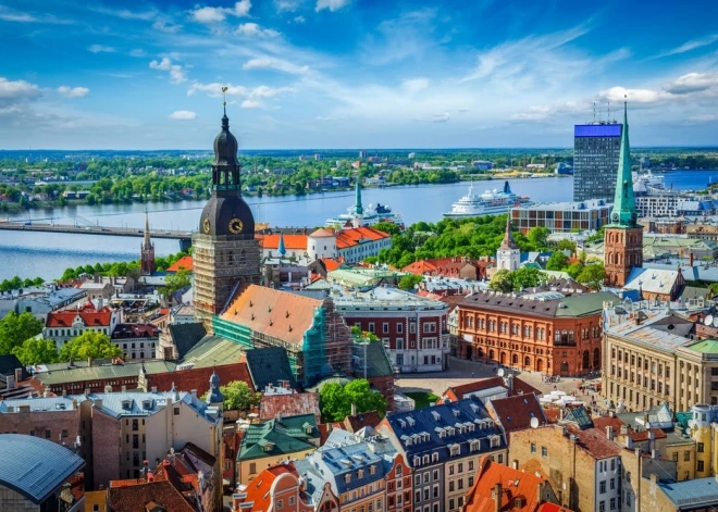 За 12 лет столицу покинули более 30 000 жителей: впервые в истории в Риге меньше людей, чем в Вильнюсе