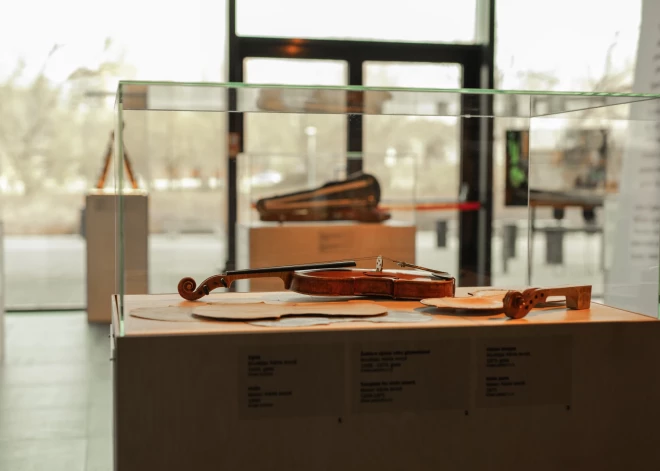 Latgales vēstniecībā “Gors” izstādīti mūzikas instrumenti, kuri Latvijā spēlēti no 18. gadsimta sākuma līdz pat mūsdienām.