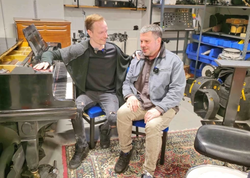 Reinis un Intars meklē īsto meldiņu.