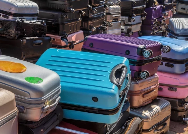 Проводит ли Рижский аэропорт распродажу забытых чемоданов?