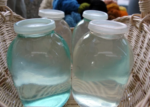 Pavasarī, kad daba mostas no ziemas miega, Latvijas laukos un mežos sāk tecināt vērtīgās koku sulas.