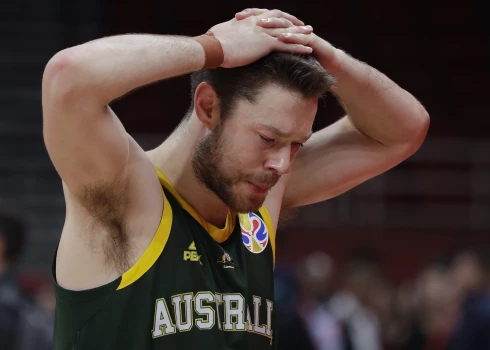 Viens no Austrālijas basketbola simboliem Metjū Delavedova izpelnījies vēl lielāko apkārtējo cieņu. Savukārt NBL rīcība šķiet pavisam neizprotama.
