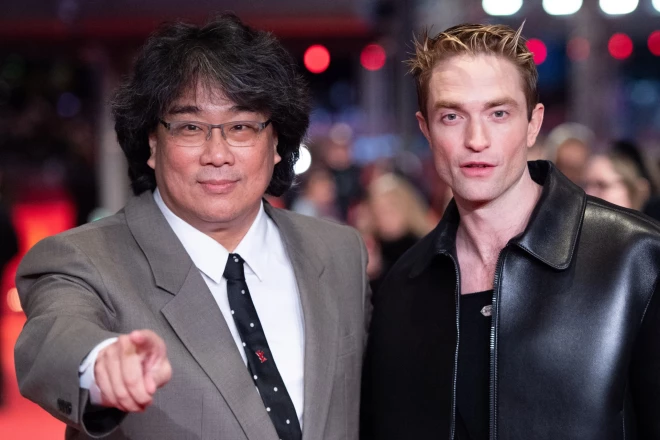 Roberts Patinsons un filmas “Mikijs 17” režisors Pons Džunho.