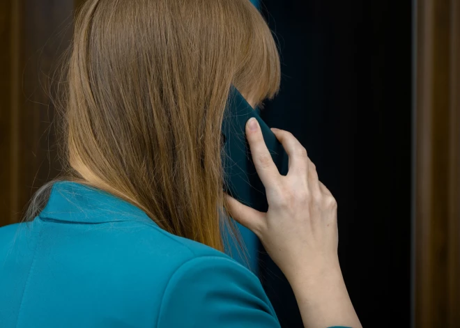 Uzdodas par "Omniva" kurjeriem – VDD brīdina par krāpnieciskiem telefonzvaniem