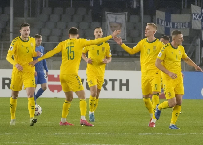 Lietuvas futbolisti atspēlē divu vārtu deficītu un negaidīti tiek pie punkta pret Somiju